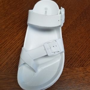 NWT Wild Diva Sandals
